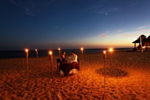 cena romántica en Los Cabos, bajo las estrellas