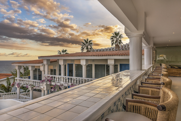 Lobby de Mar del Cabo con vista al Mar de Cortés