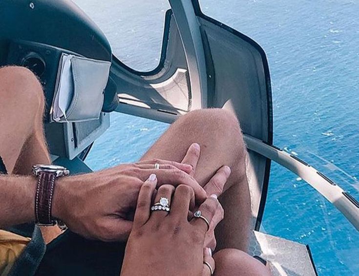 Propuesta-de-matrimonio-en-las-alturas-a-bordo-de-un-helicóptero-en-Los-Cabos