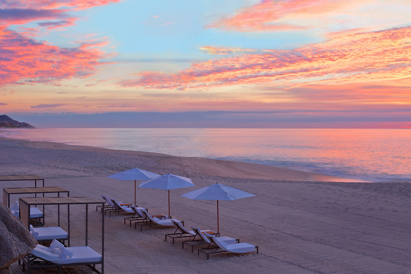 Atardecer en la playa del hotel boutique Mar del Cabo en Los Cabos, Baja California, México